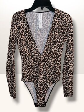 🍒Forever 21 Leopard Print Long-Sleeve Bodysuit